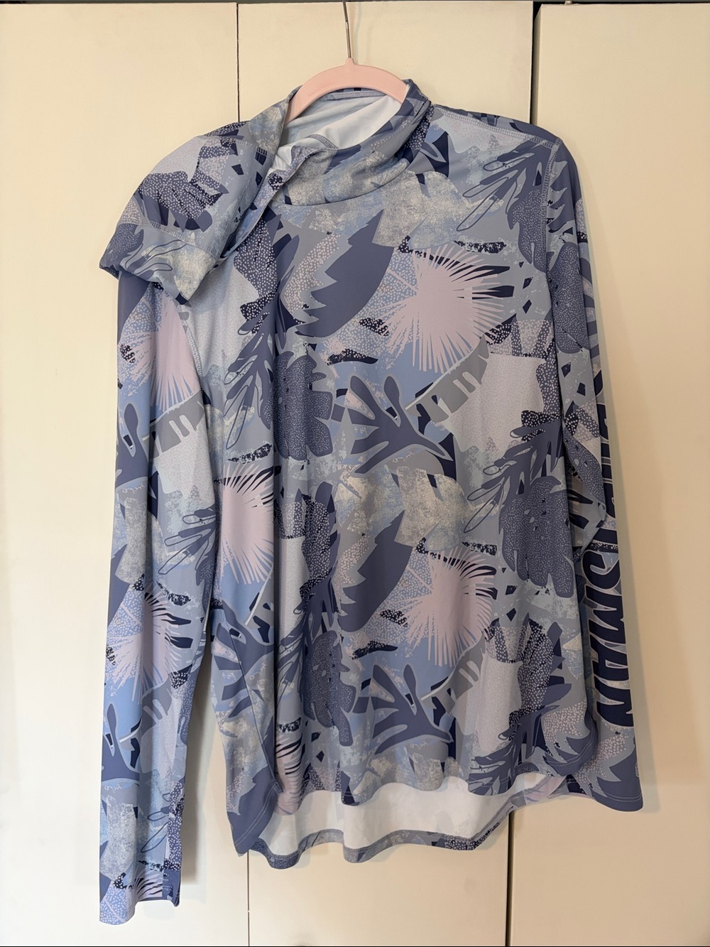 Women’s Long-Sleeve Hooded Performance Shirt - Purple Abstract Print